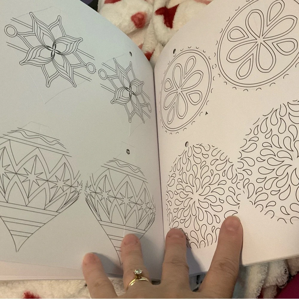 Color Your Own Christmas Ornaments: Features 50 3D Punch-Out Designs BOOK